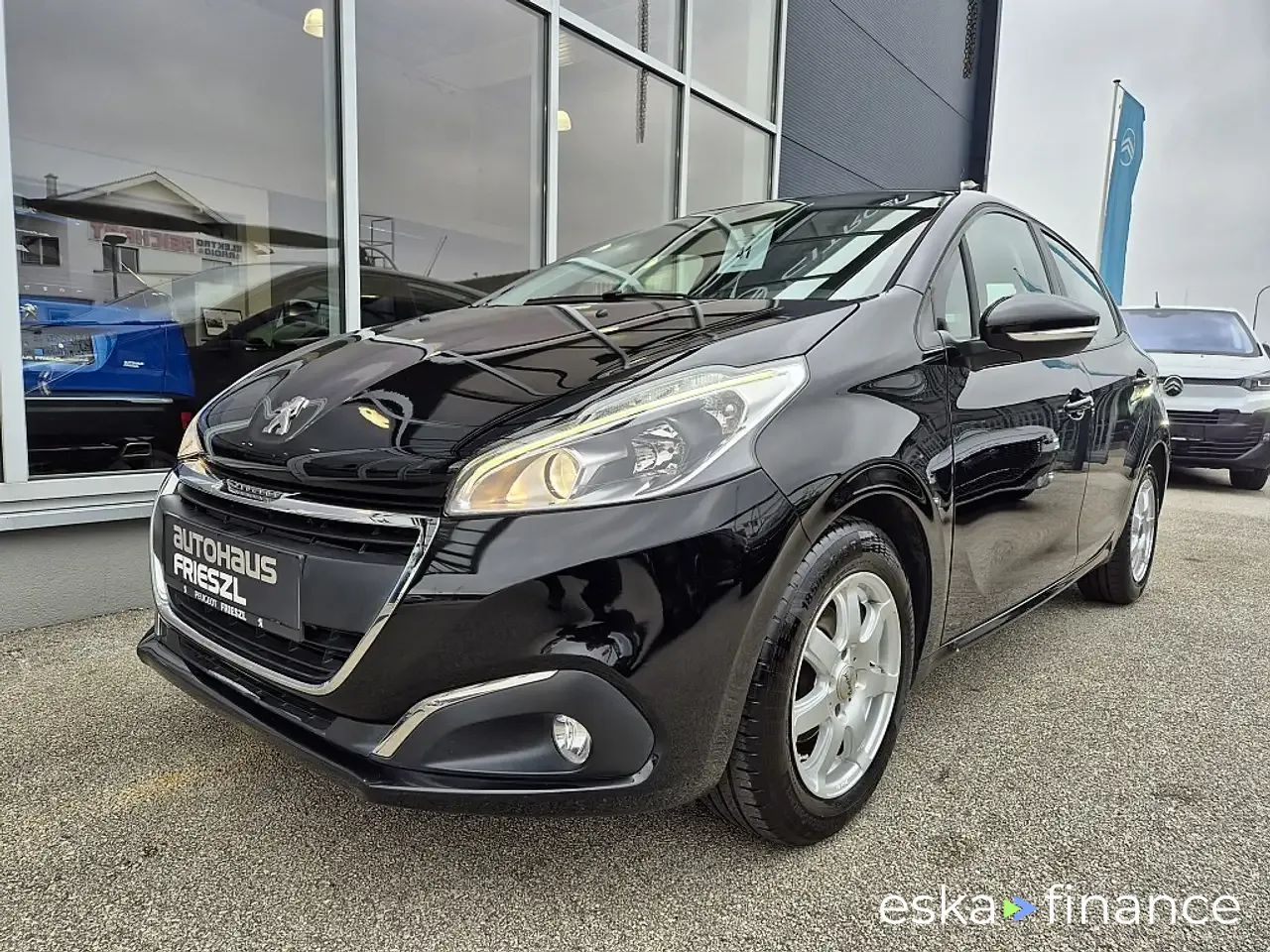 Lízing Sedan Peugeot 208 2019