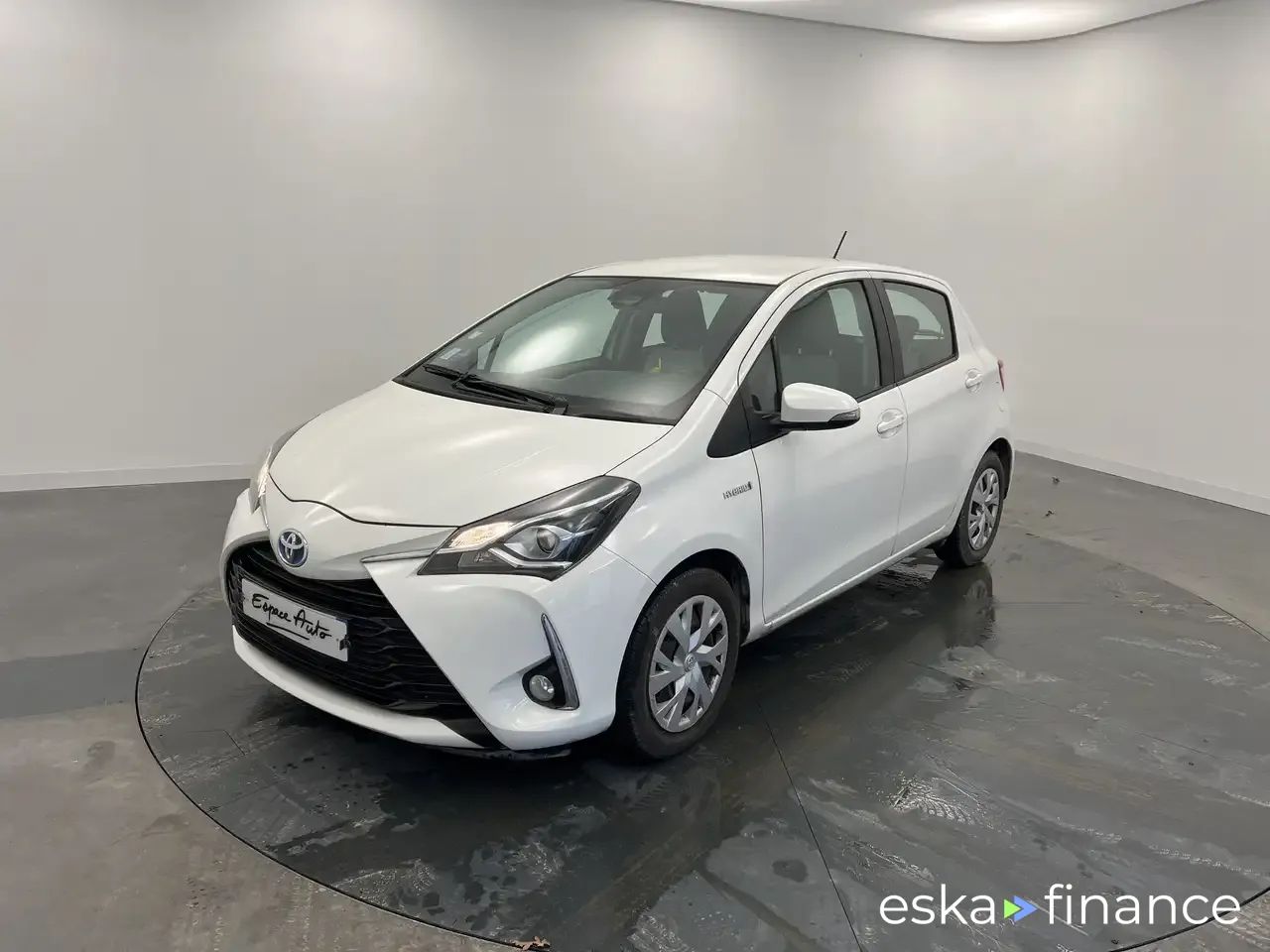 Leasing Sedan Toyota Yaris 2020