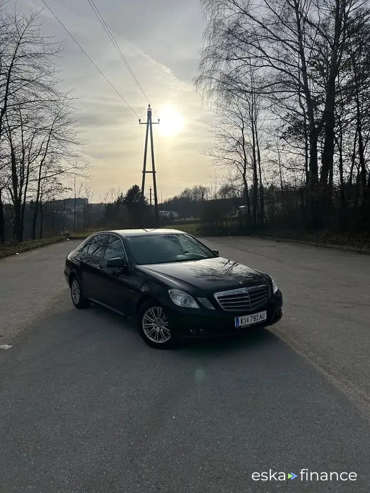 Lízing Sedan MERCEDES E 220 2011