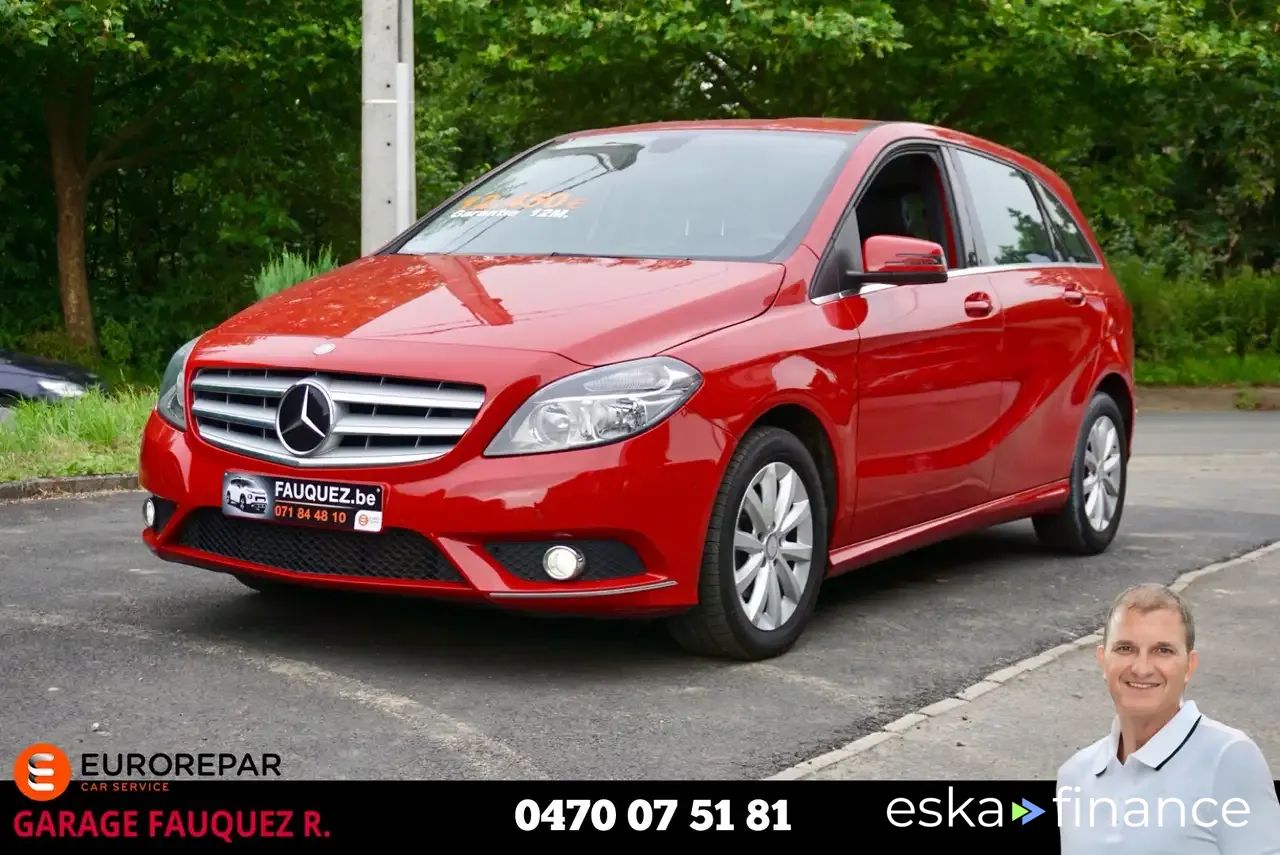 Financování Hatchback MERCEDES B 180 2014