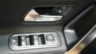 Lízing Sedan MERCEDES CLA 200 2023