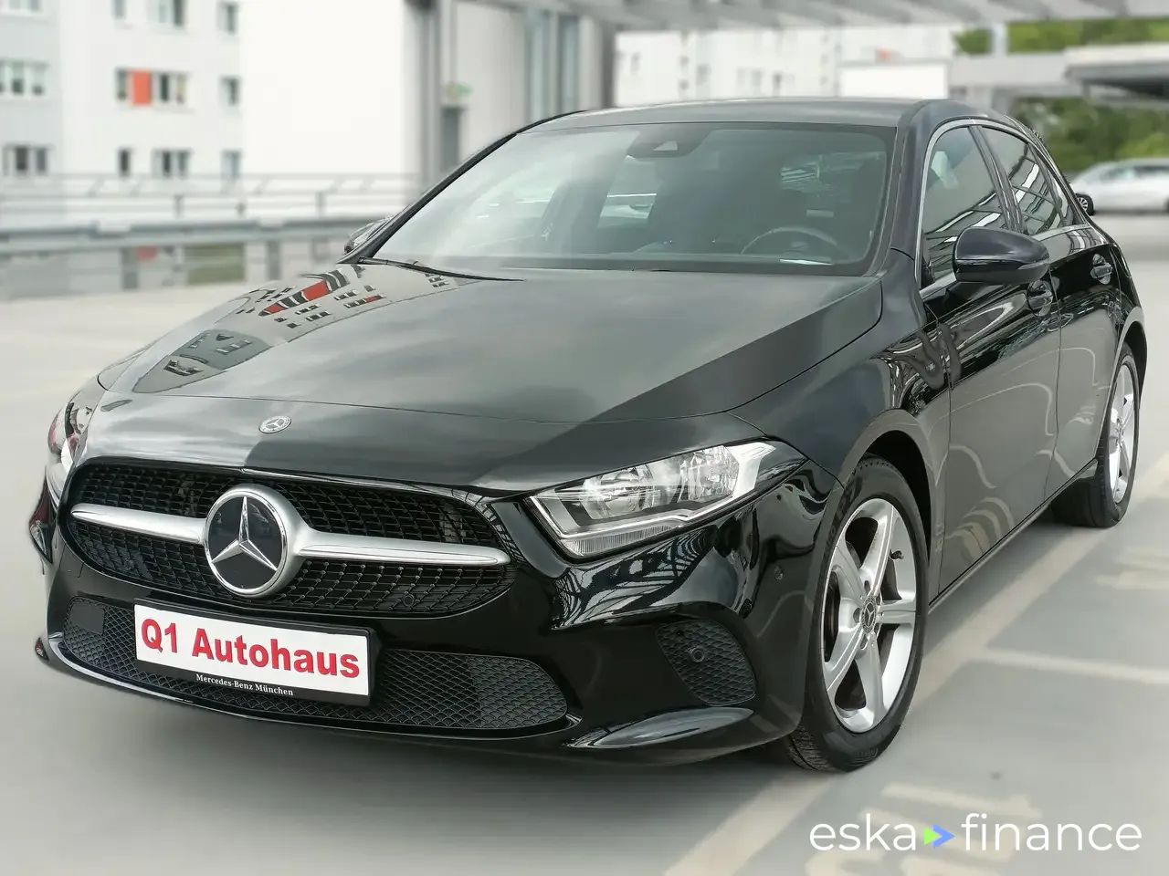 Sedan MERCEDES A 180 2019