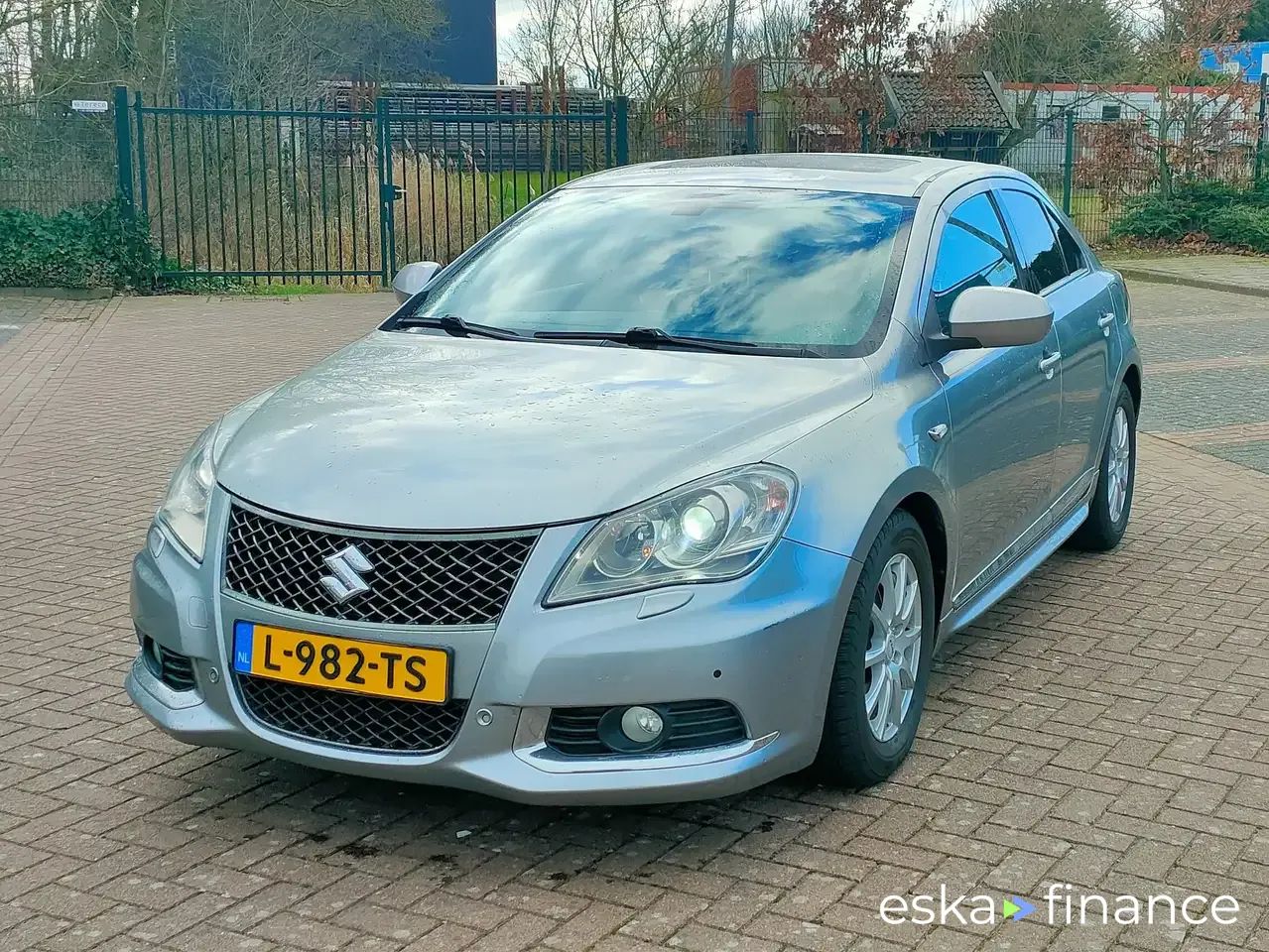 Leasing Sedan Suzuki Kizashi 2011