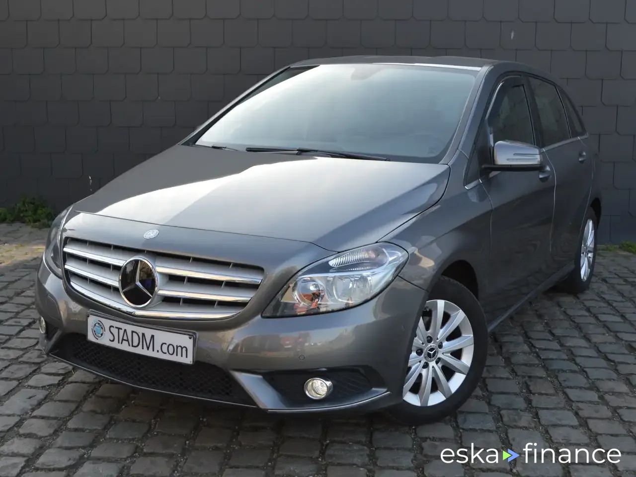 Financování Hatchback MERCEDES B 180 2014