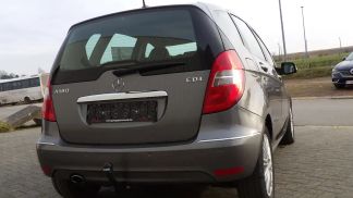 Lízing Hatchback MERCEDES B 180 2012