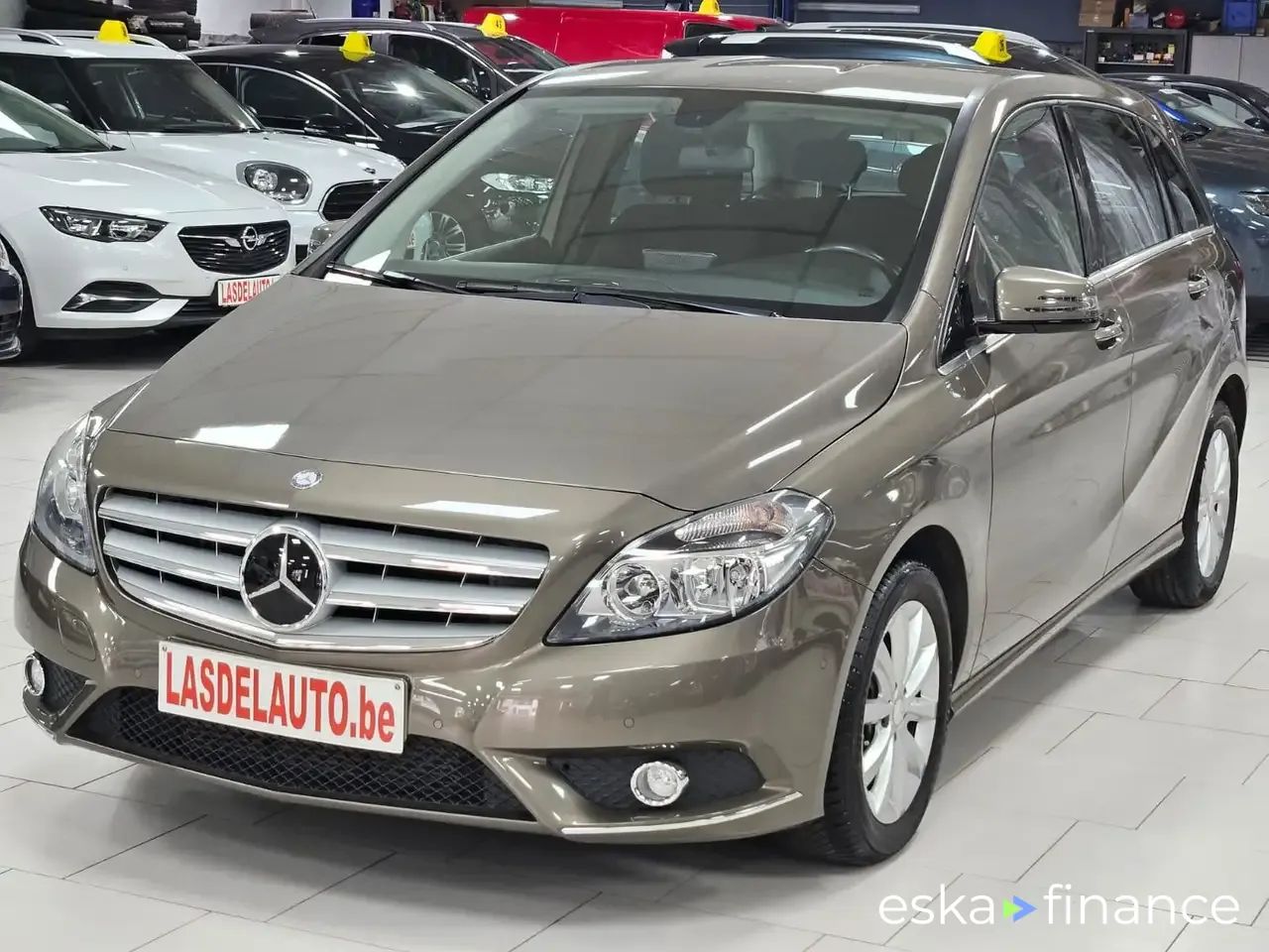 Financování Hatchback MERCEDES B 200 2013