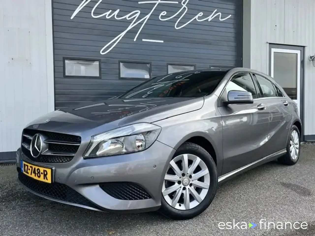 Hatchback MERCEDES A 180 2013