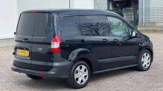 Lízing Sedan Ford Transit Courier 2015