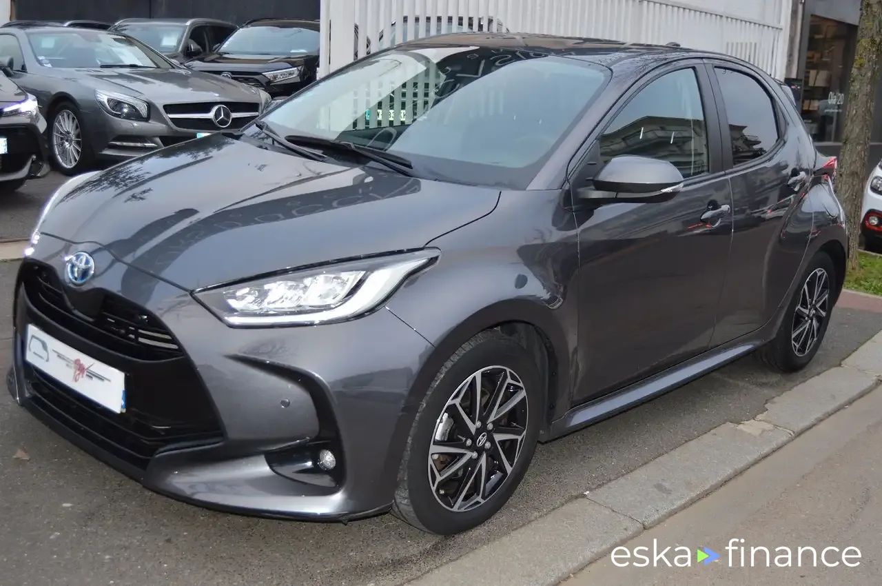 Leasing Sedan Toyota Yaris 2022