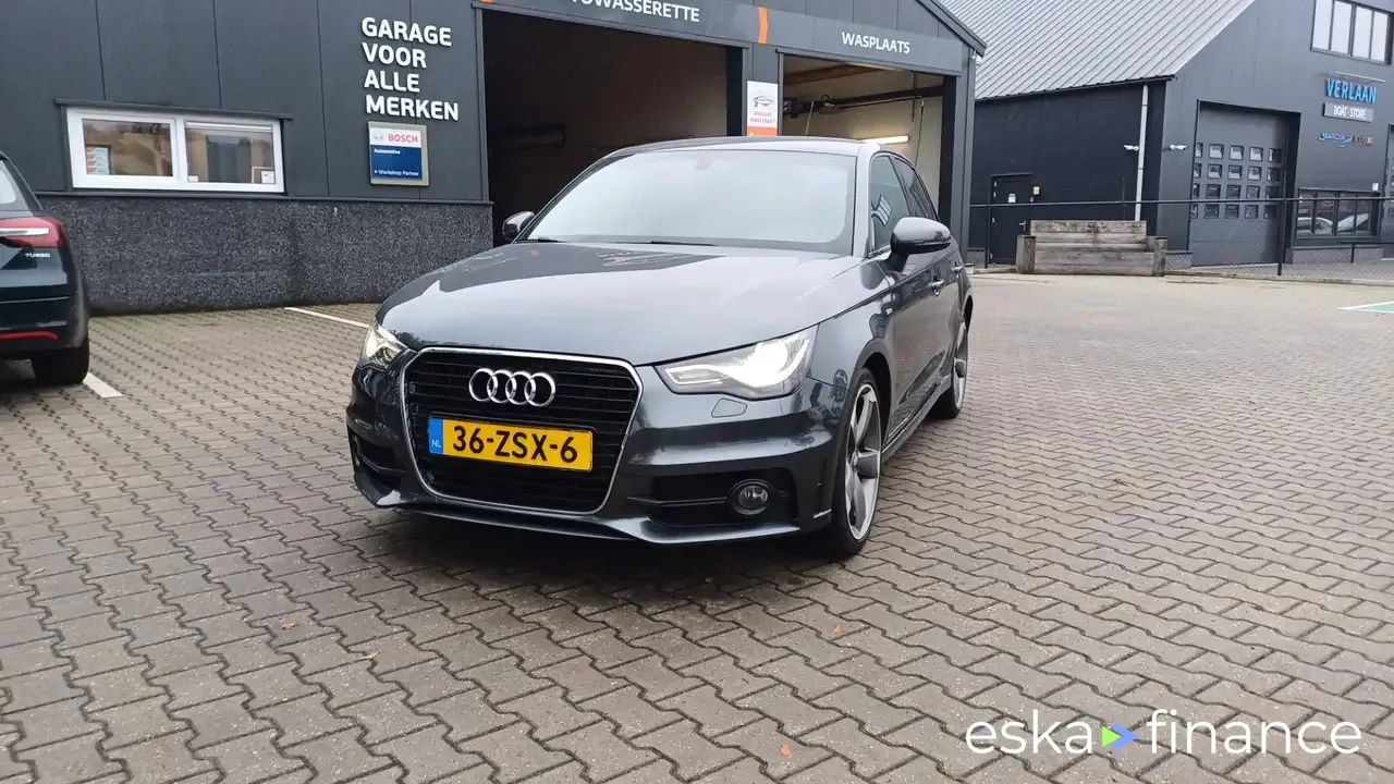 Lízing Hatchback Audi A1 2013