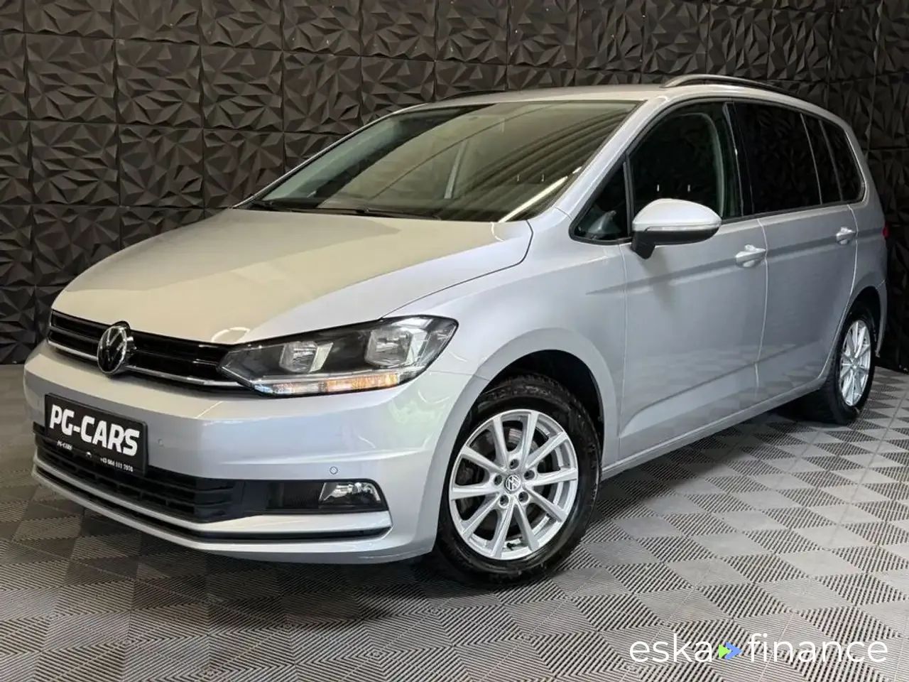 Lízing Hatchback Volkswagen Touran 2021