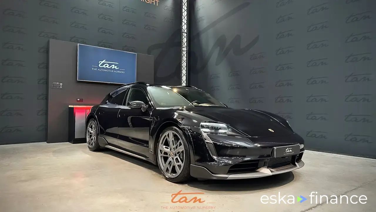 Lízing Kombi Porsche Taycan 2023