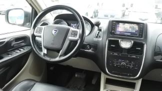 Lízing Hatchback Lancia Voyager 2012