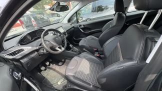 Lízing Sedan Peugeot 208 2013