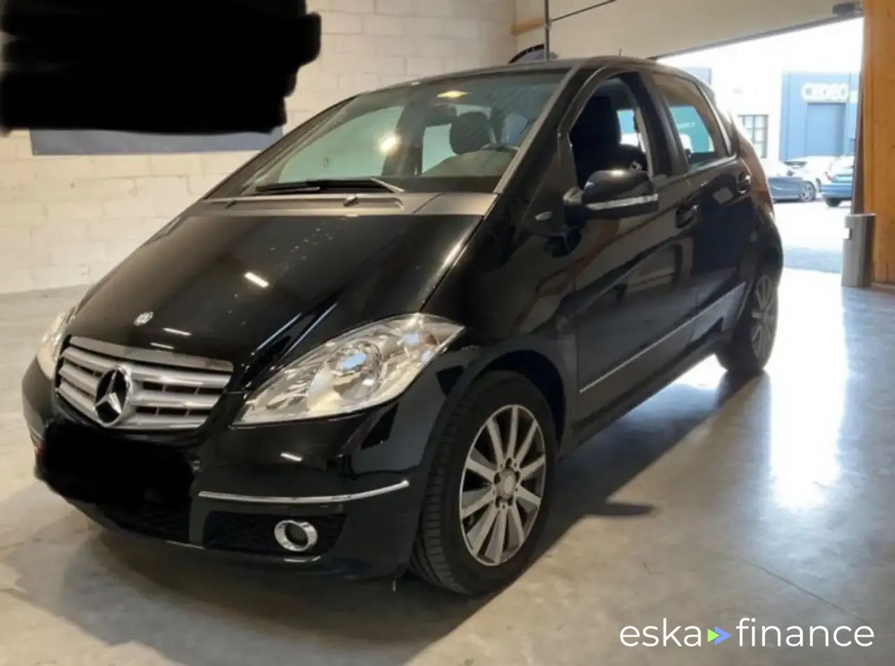 Lízing Hatchback MERCEDES A 180 2012