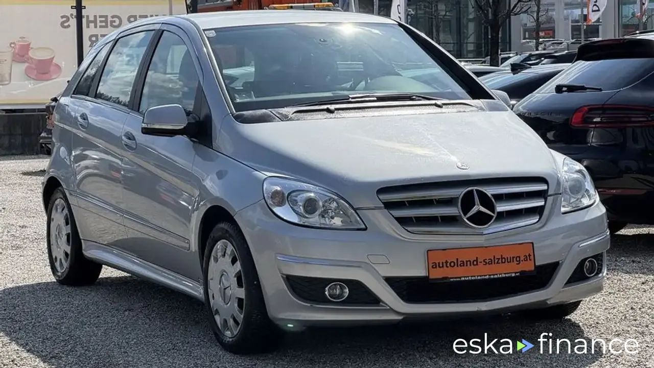Lízing Hatchback MERCEDES B 180 2011