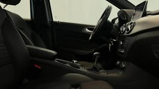 Financování Hatchback MERCEDES B 180 2016