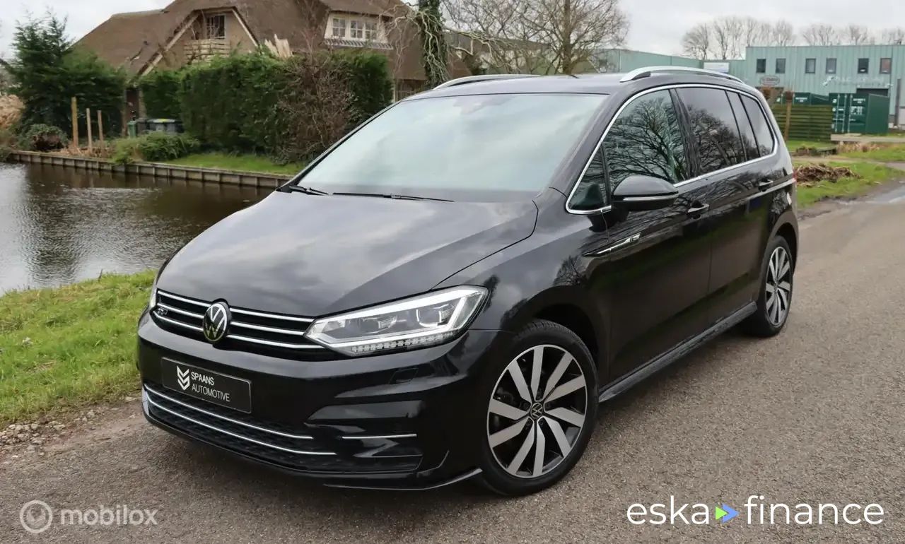 Lízing Hatchback Volkswagen Touran 2021