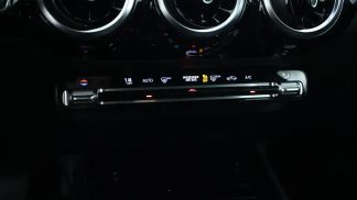 Lízing Hatchback MERCEDES B 180 2019