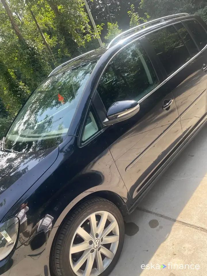 Lízing Osobná doprava Volkswagen Touran 2012