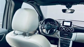 Lízing Hatchback MERCEDES B 180 2014
