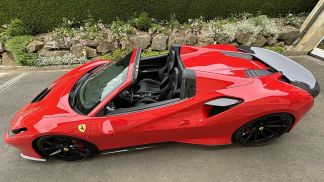 Financování Konvertibilní Ferrari F8 SPIDER 2021