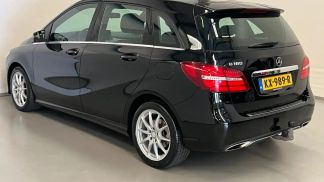 Financování Hatchback MERCEDES B 180 2016
