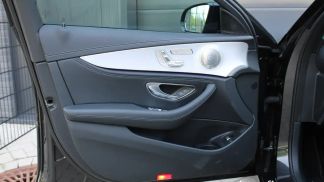 Lízing Sedan MERCEDES E 300 2023