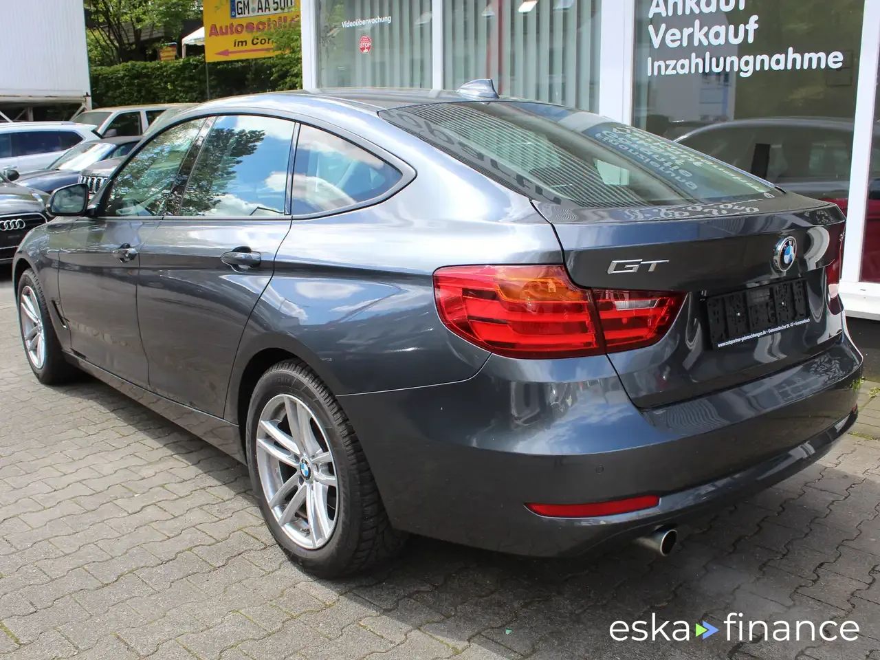 Hatchback BMW 318 2014