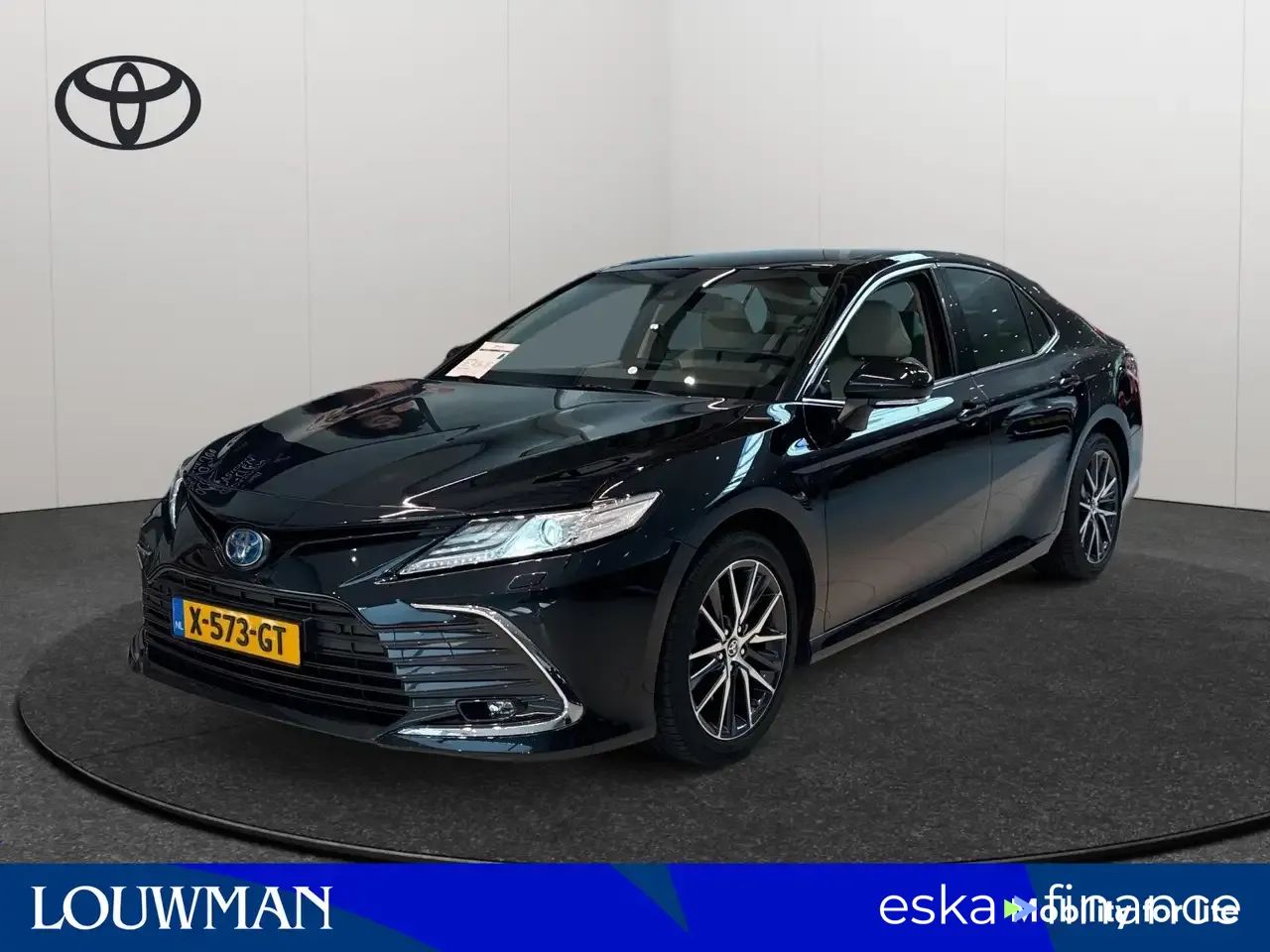 Lízing Sedan Toyota Camry 2023