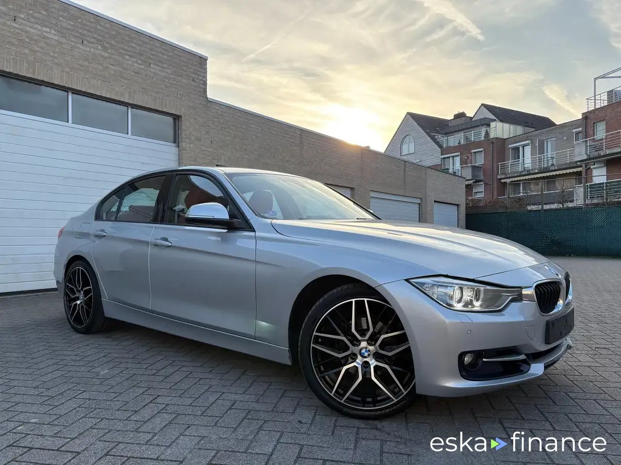 Lízing Sedan BMW 320 2012