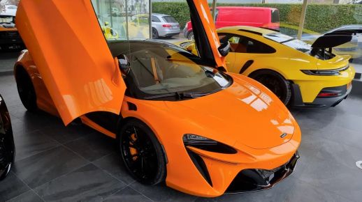 McLaren Artura 2024