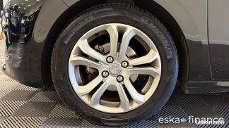 Lízing Hatchback Peugeot 208 2013