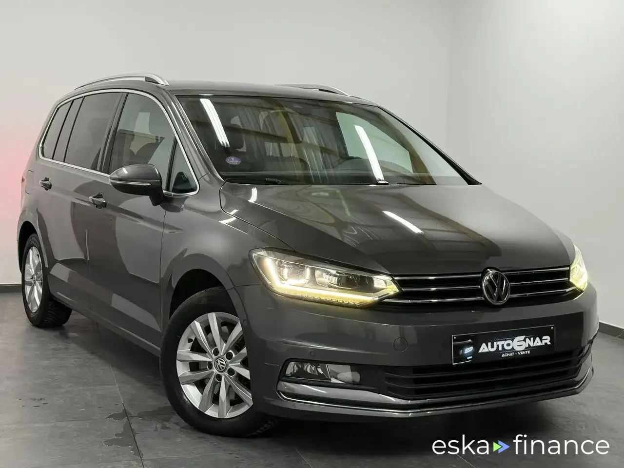 Lízing Hatchback Volkswagen Touran 2015