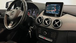 Financování Hatchback MERCEDES B 180 2016