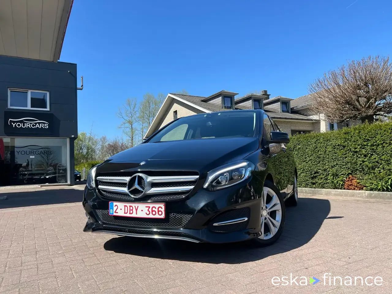 Financování Hatchback MERCEDES B 180 2015