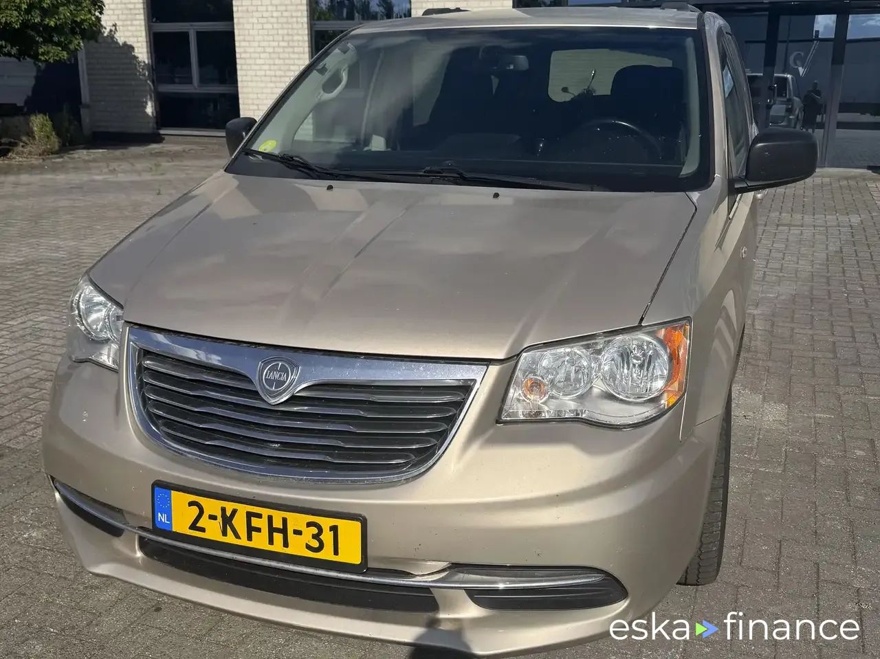Lízing Hatchback Lancia Voyager 2013
