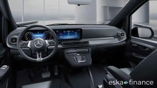 Lízing Hatchback MERCEDES V 300 2024