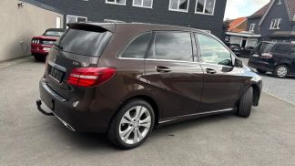 Lízing Hatchback MERCEDES B 180 2015