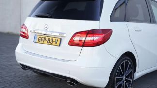 Lízing Hatchback MERCEDES B 180 2013