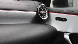 Lízing Sedan MERCEDES CLA 250 2020