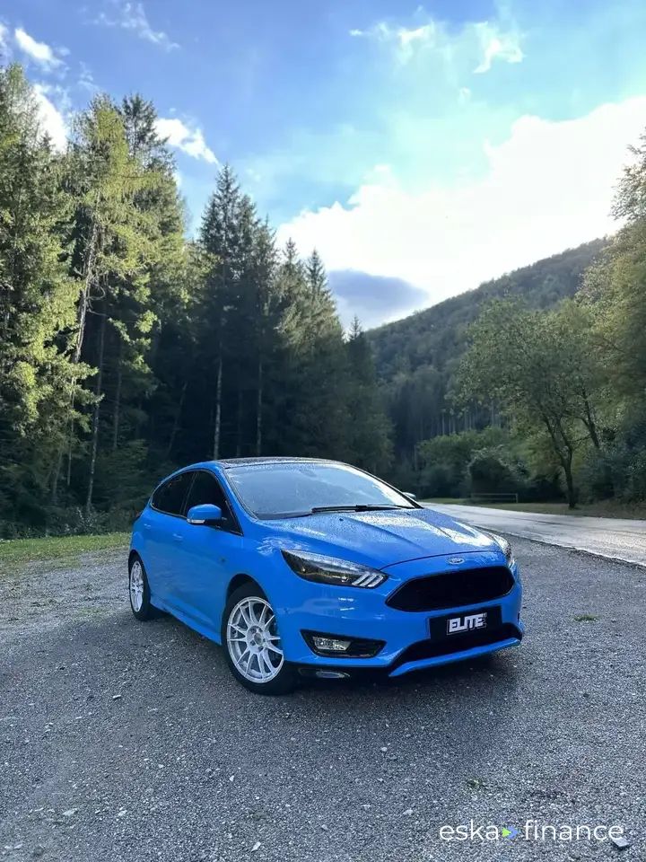 Lízing Sedan Ford Focus 2025