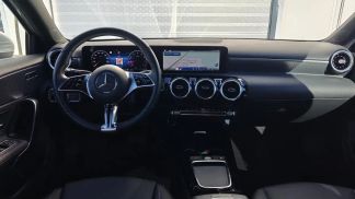 Lízing Hatchback MERCEDES A 180 2024