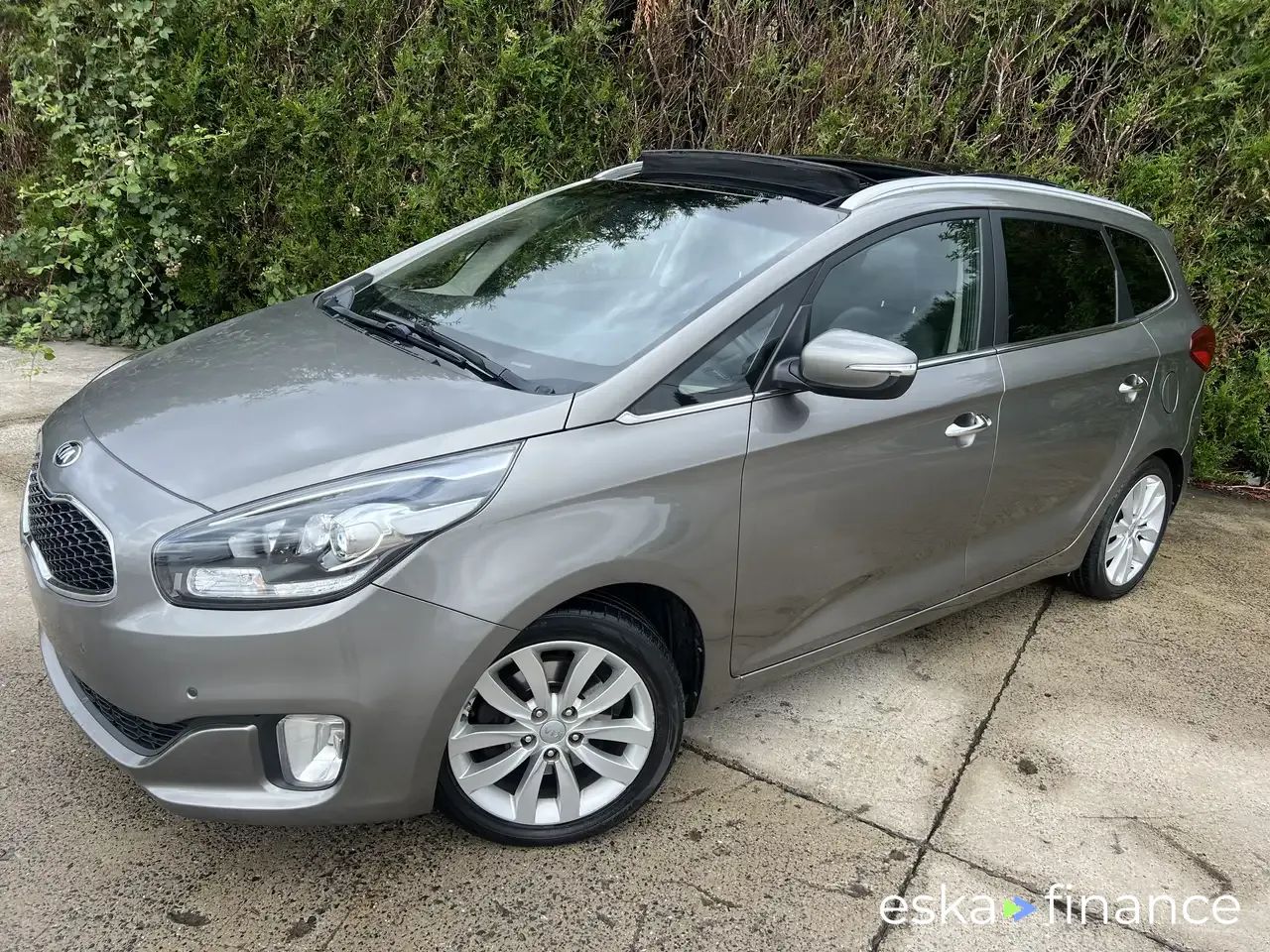 Lízing Hatchback Kia Carens 2016