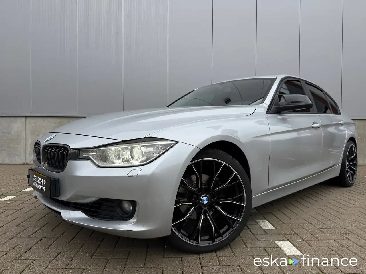 Lízing Sedan BMW 320 2012