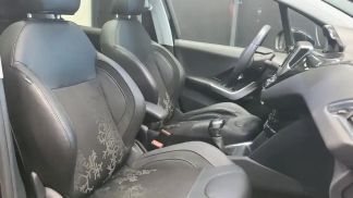Lízing Hatchback Peugeot 208 2015