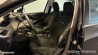 Lízing Hatchback Peugeot 208 2013