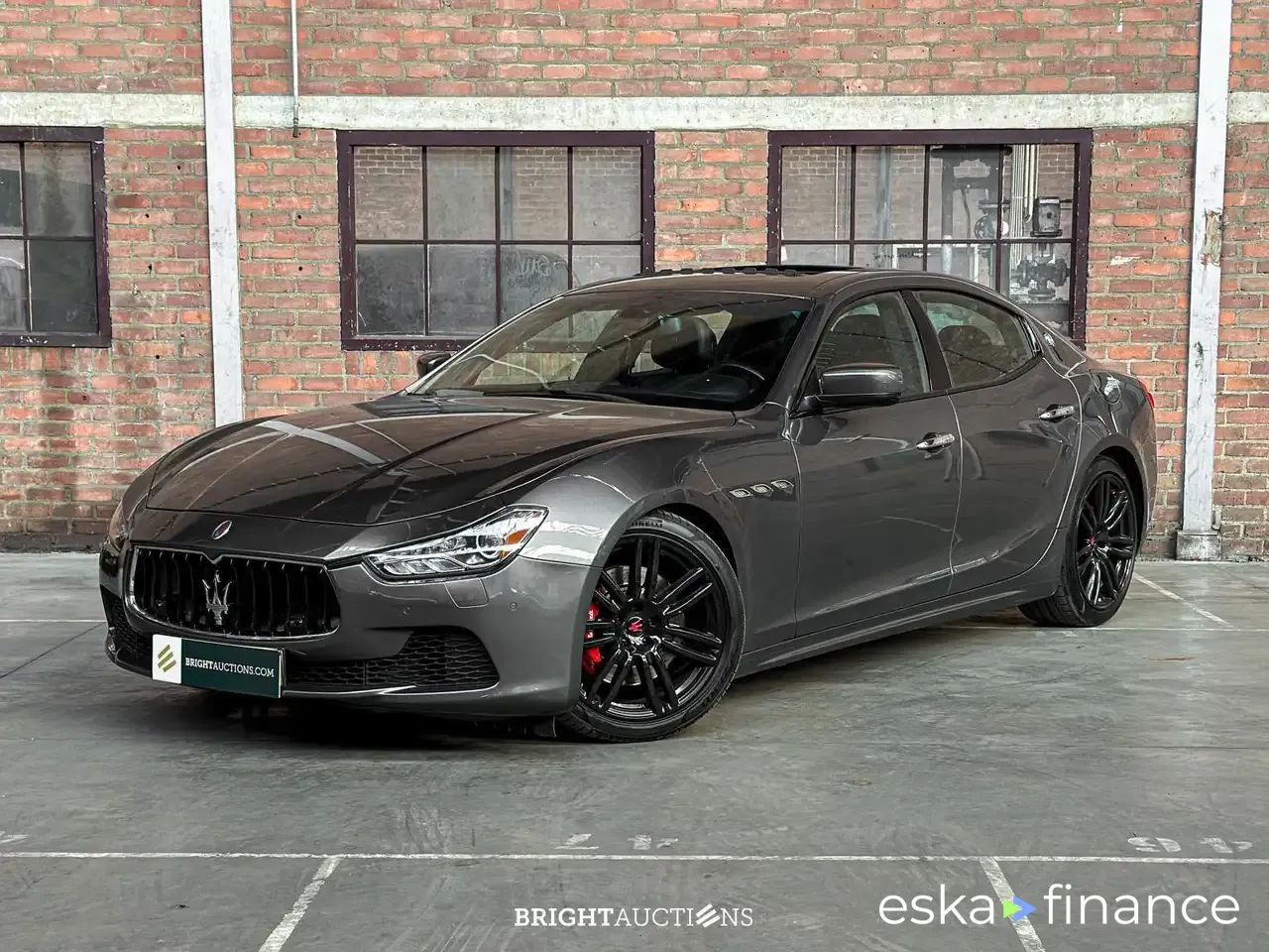 Lízing Sedan Maserati Ghibli 2014