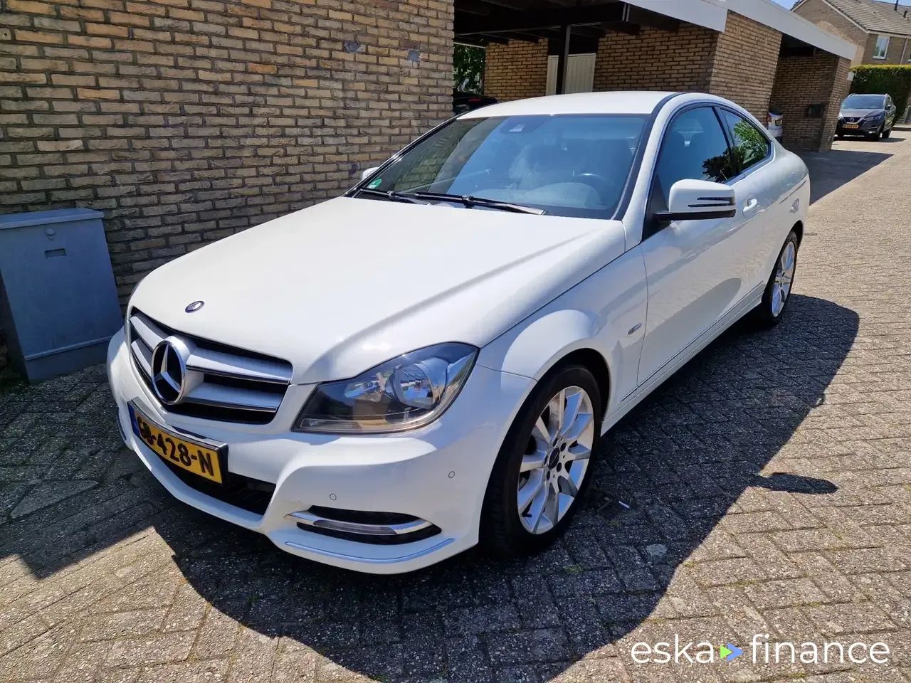 Lízing Kupé MERCEDES C 180 2011