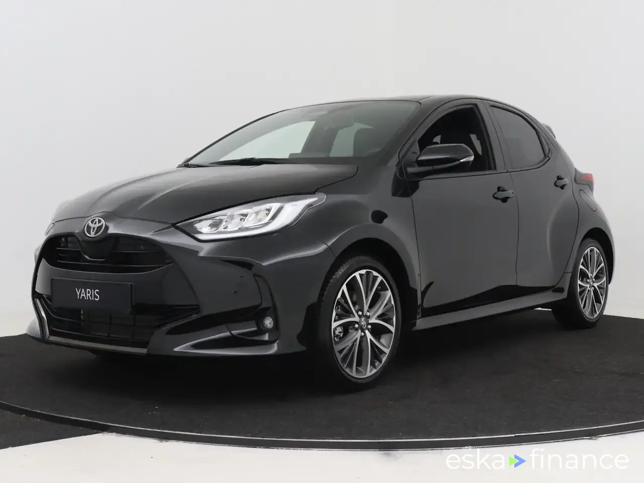 Lízing Hatchback Toyota Yaris 2024
